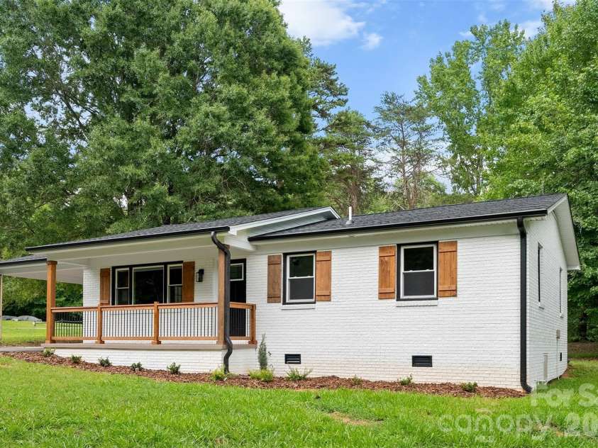 3533 Amity Hill Road, Statesville, NC 28677.  MLS# CAR4407090, YatesRealty ID 39754. 