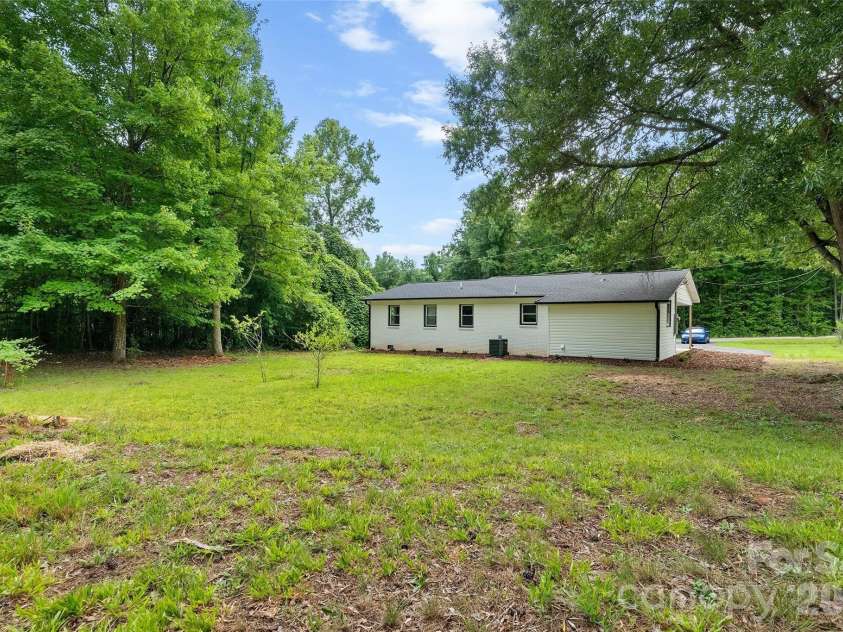 3533 Amity Hill Road, Statesville, NC 28677.  MLS# CAR4407090, YatesRealty ID 39754. 