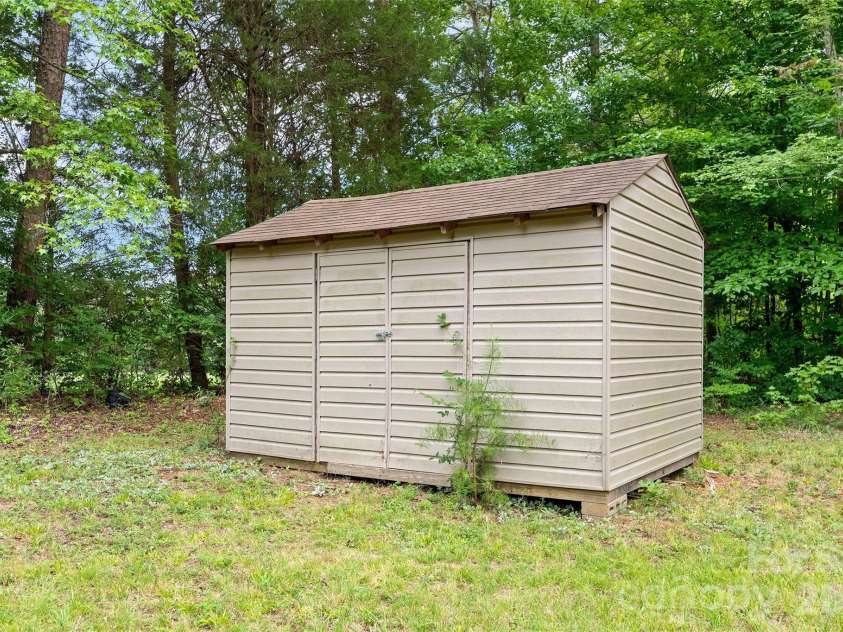 3533 Amity Hill Road, Statesville, NC 28677.  MLS# CAR4407090, YatesRealty ID 39754. 