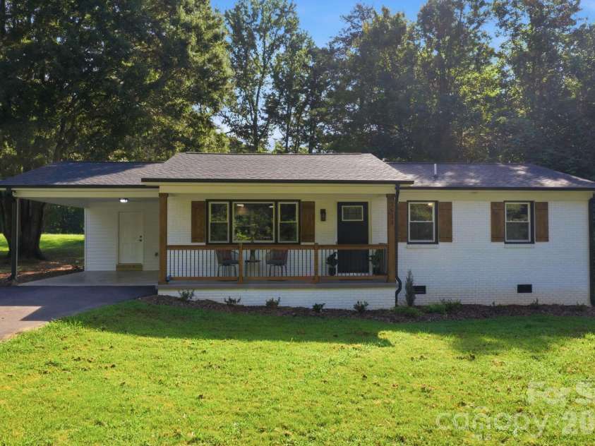 3533 Amity Hill Road, Statesville, NC 28677.  MLS# CAR4407090, YatesRealty ID 39754. 