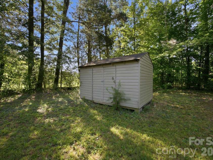 3533 Amity Hill Road, Statesville, NC 28677.  MLS# CAR4407090, YatesRealty ID 39754. 