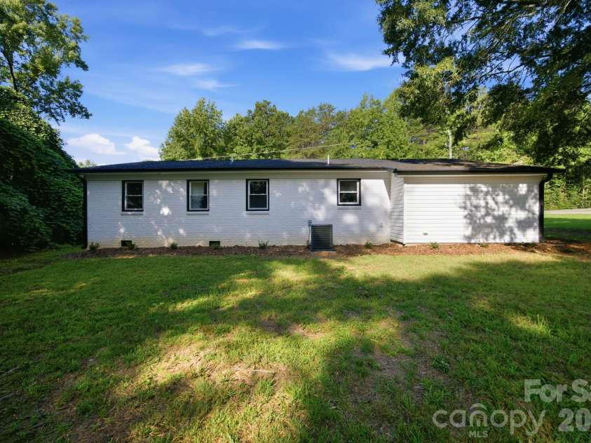 3533 Amity Hill Road, Statesville, NC 28677.  MLS# CAR4407090, YatesRealty ID 39754. 