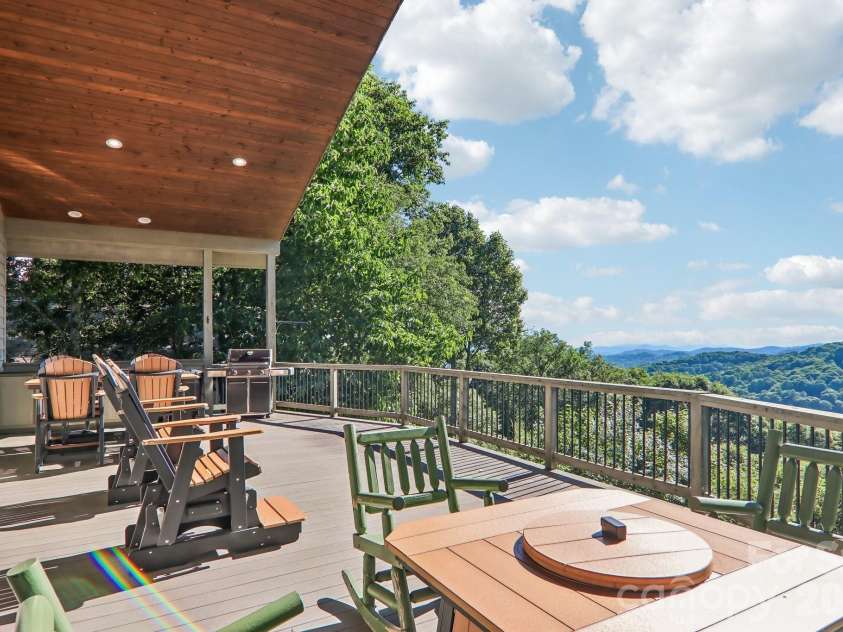 156 Cottage Lane, Mars Hill, NC 28754.  MLS# CAR4406570, YatesRealty ID 39759. 