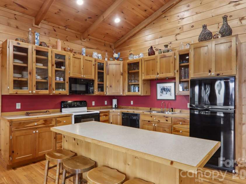 156 Cottage Lane, Mars Hill, NC 28754.  MLS# CAR4406570, YatesRealty ID 39759. 