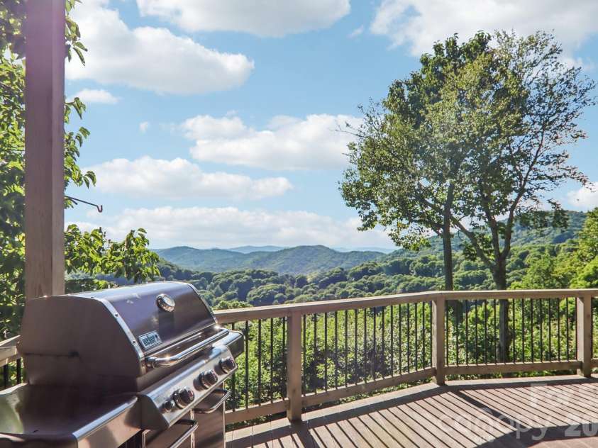 156 Cottage Lane, Mars Hill, NC 28754.  MLS# CAR4406570, YatesRealty ID 39759. 