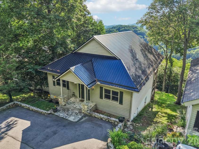 156 Cottage Lane, Mars Hill, NC 28754.  MLS# CAR4406570, YatesRealty ID 39759. 