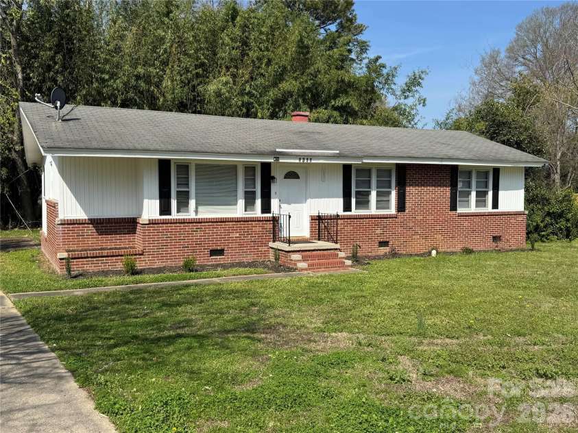 1311 Mt Gallant Road, Rock Hill, SC 29732.  MLS# CAR4357489, YatesRealty ID 3976. 