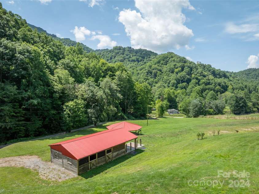 1499 Turkey Creek Road, Clyde, NC 28721.  MLS# CAR4160195, YatesRealty ID 3976. Four Stall Barn and Pen