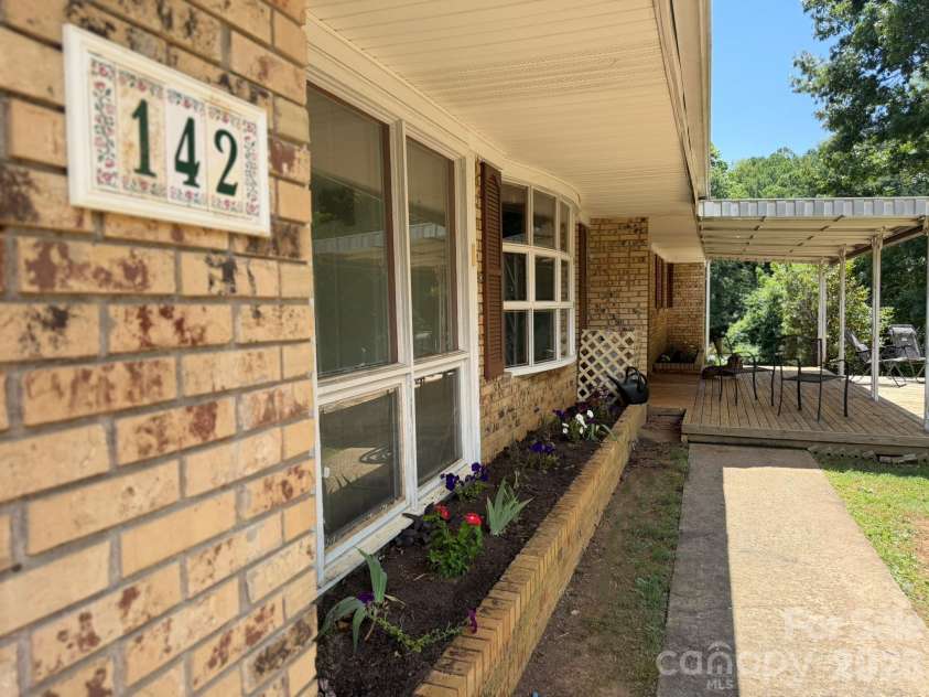 142 Avondale Road, Asheville, NC 28803.  MLS# CAR4406628, YatesRealty ID 39760. 