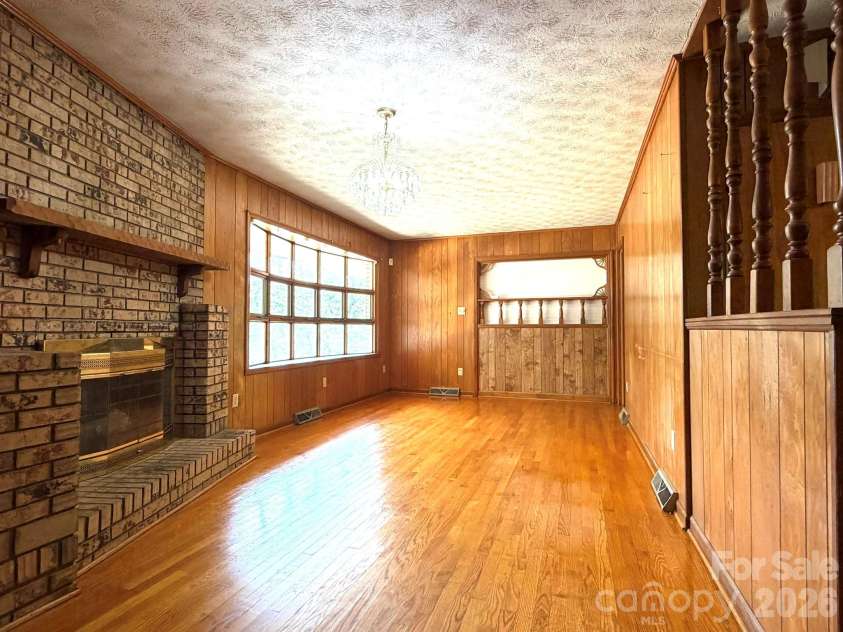 142 Avondale Road, Asheville, NC 28803.  MLS# CAR4406628, YatesRealty ID 39760. 