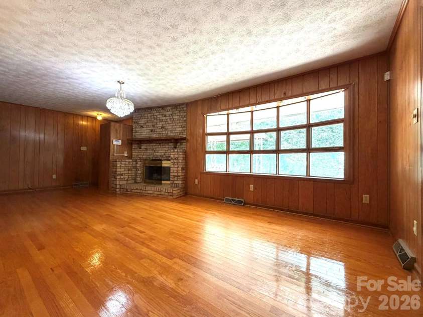 142 Avondale Road, Asheville, NC 28803.  MLS# CAR4406628, YatesRealty ID 39760. 