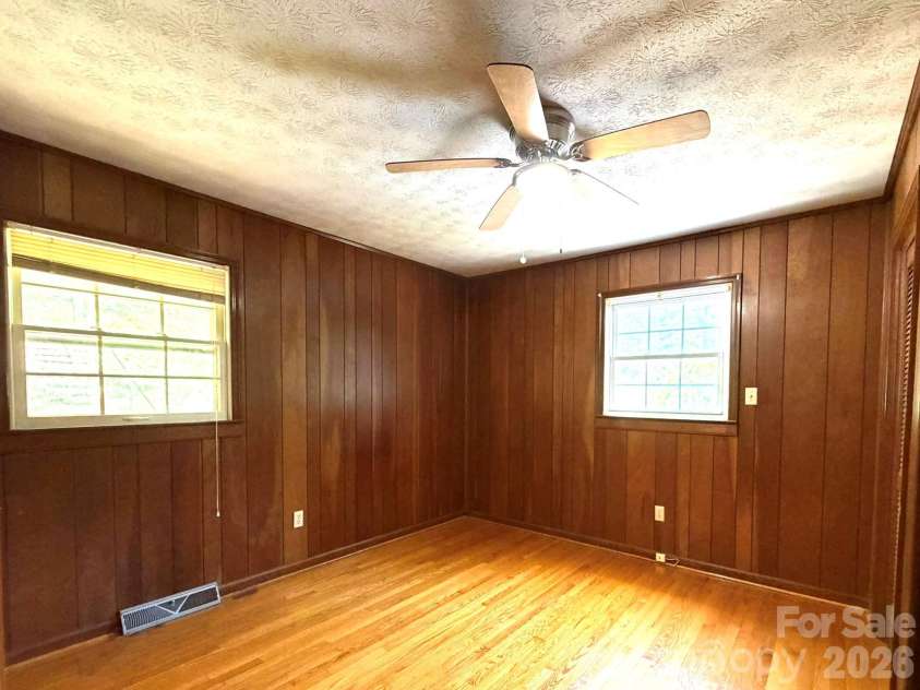 142 Avondale Road, Asheville, NC 28803.  MLS# CAR4406628, YatesRealty ID 39760. 