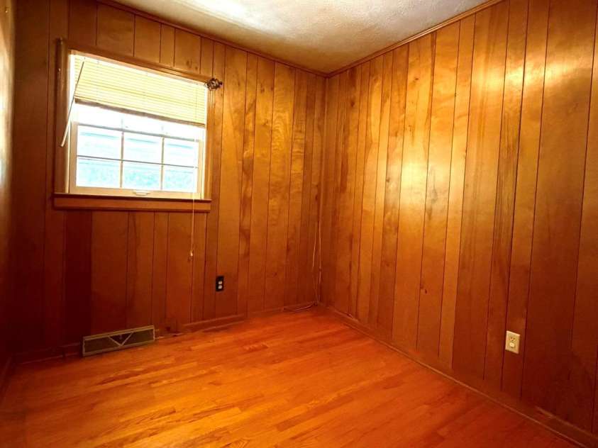 142 Avondale Road, Asheville, NC 28803.  MLS# CAR4406628, YatesRealty ID 39760. 