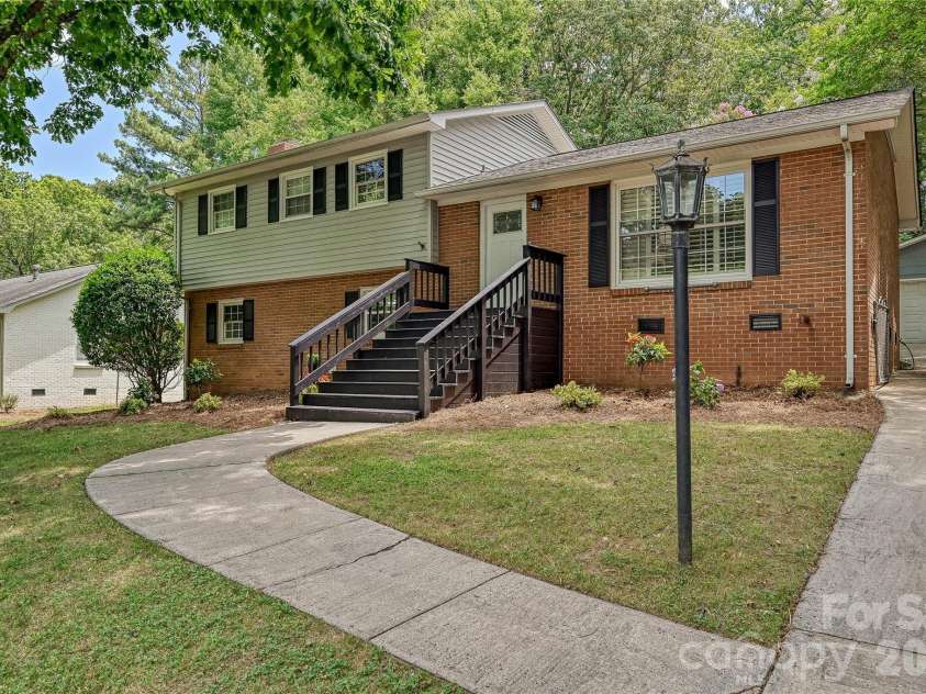 2308 Knickerbocker Drive, Charlotte, NC 28212.  MLS# CAR4406627, YatesRealty ID 39761. 
