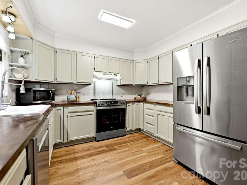 2308 Knickerbocker Drive, Charlotte, NC 28212.  MLS# CAR4406627, YatesRealty ID 39761. 