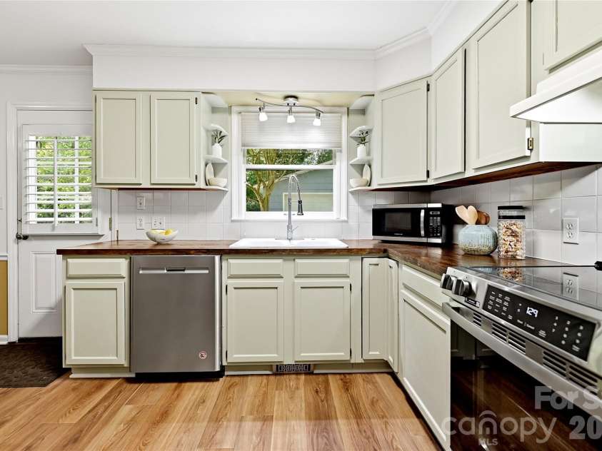2308 Knickerbocker Drive, Charlotte, NC 28212.  MLS# CAR4406627, YatesRealty ID 39761. 