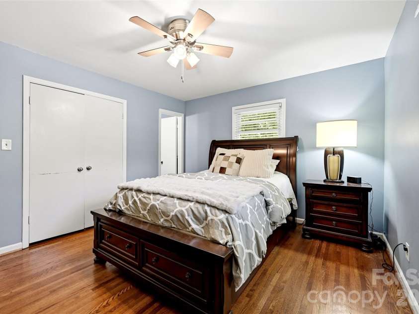 2308 Knickerbocker Drive, Charlotte, NC 28212.  MLS# CAR4406627, YatesRealty ID 39761. 