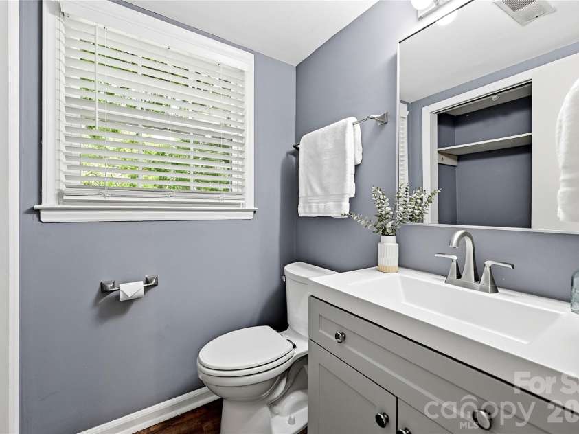 2308 Knickerbocker Drive, Charlotte, NC 28212.  MLS# CAR4406627, YatesRealty ID 39761. 