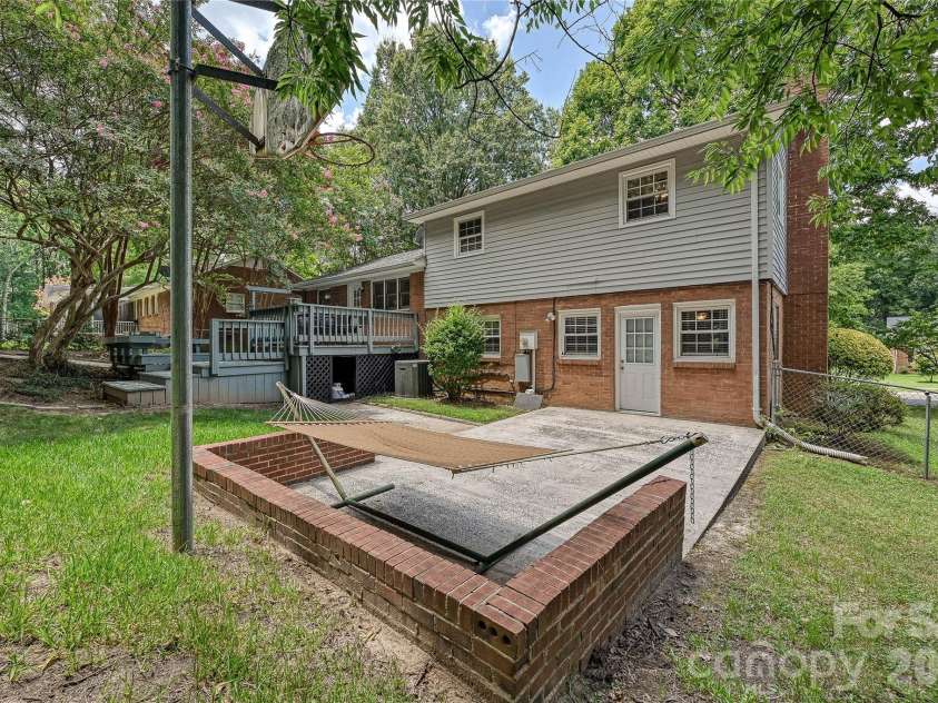 2308 Knickerbocker Drive, Charlotte, NC 28212.  MLS# CAR4406627, YatesRealty ID 39761. 