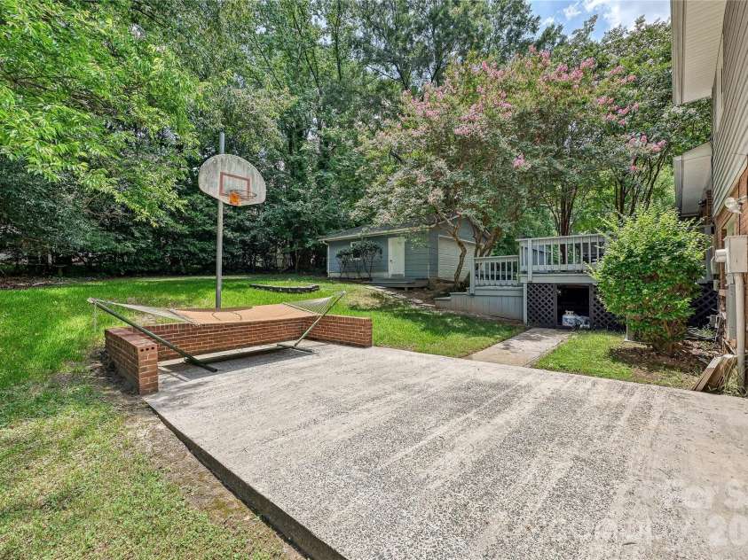 2308 Knickerbocker Drive, Charlotte, NC 28212.  MLS# CAR4406627, YatesRealty ID 39761. 