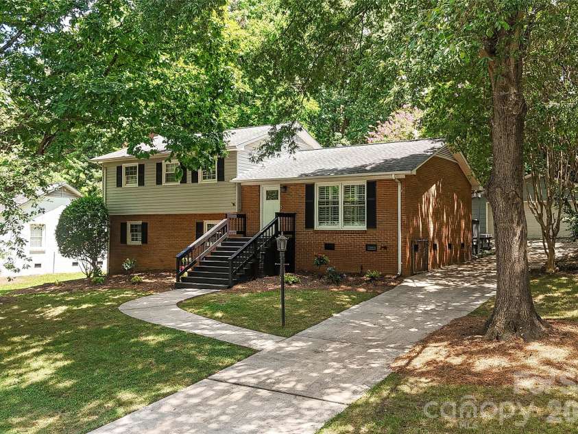 2308 Knickerbocker Drive, Charlotte, NC 28212.  MLS# CAR4406627, YatesRealty ID 39761. 