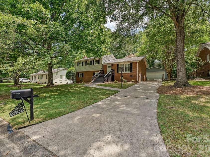 2308 Knickerbocker Drive, Charlotte, NC 28212.  MLS# CAR4406627, YatesRealty ID 39761. 