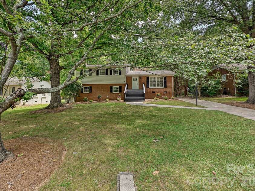 2308 Knickerbocker Drive, Charlotte, NC 28212.  MLS# CAR4406627, YatesRealty ID 39761. 