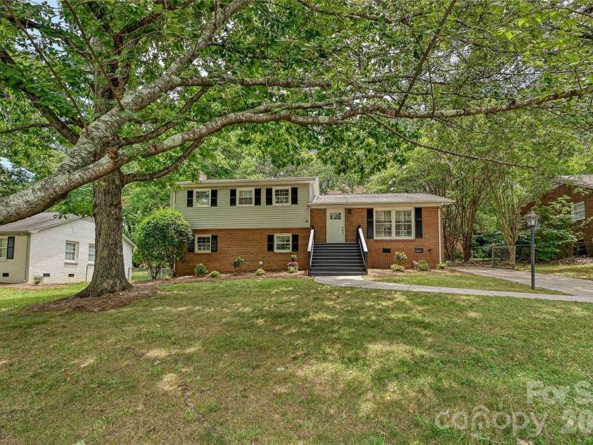 2308 Knickerbocker Drive, Charlotte, NC 28212.  MLS# CAR4406627, YatesRealty ID 39761. 