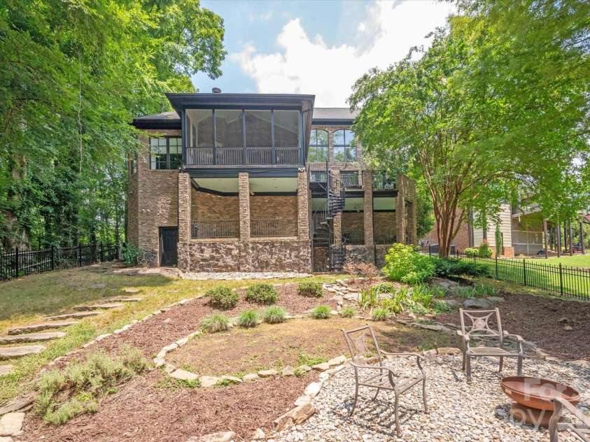 3603 Hennessy Place, Charlotte, NC 28210.  MLS# CAR4406603, YatesRealty ID 39762. 