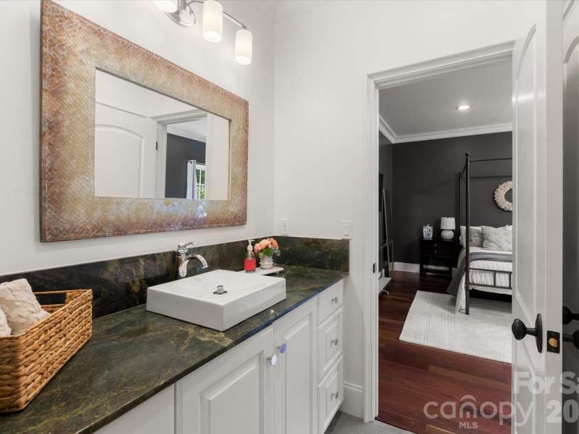 3603 Hennessy Place, Charlotte, NC 28210.  MLS# CAR4406603, YatesRealty ID 39762. Jack and Jill Bath