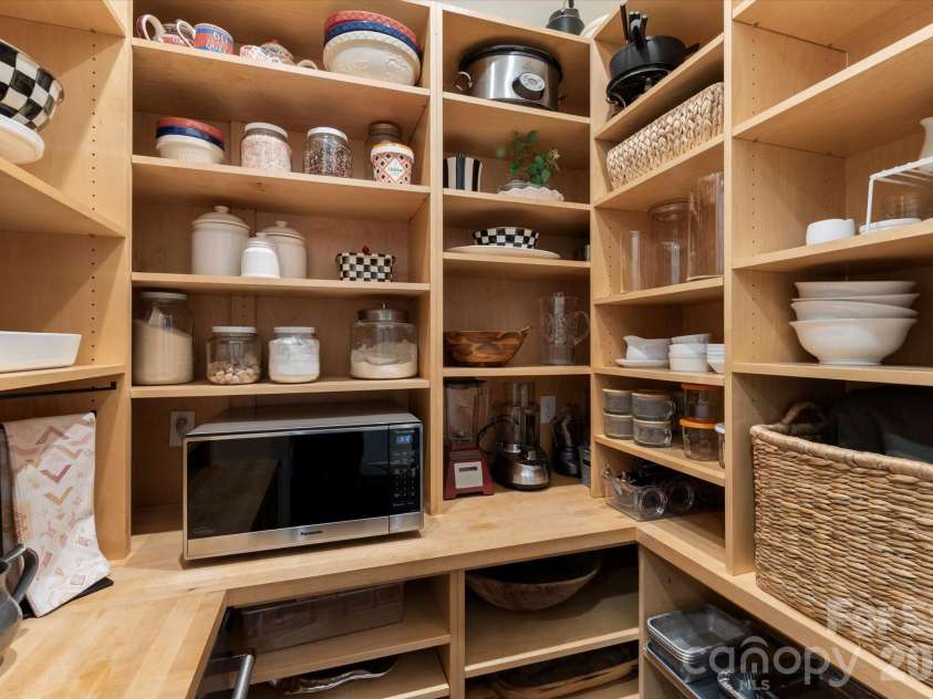 3603 Hennessy Place, Charlotte, NC 28210.  MLS# CAR4406603, YatesRealty ID 39762. Scullery Goals