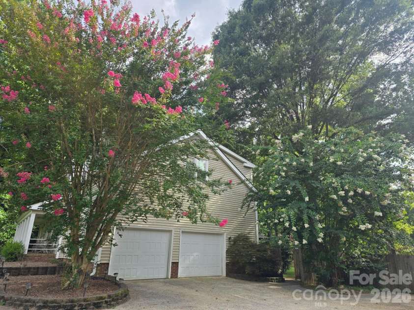 115 Valley Glen Drive, Waxhaw, NC 28173.  MLS# CAR4406430, YatesRealty ID 39764. 