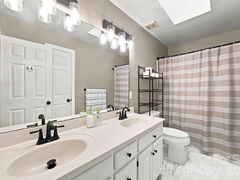 115 Valley Glen Drive, Waxhaw, NC 28173.  MLS# CAR4406430, YatesRealty ID 39764. 