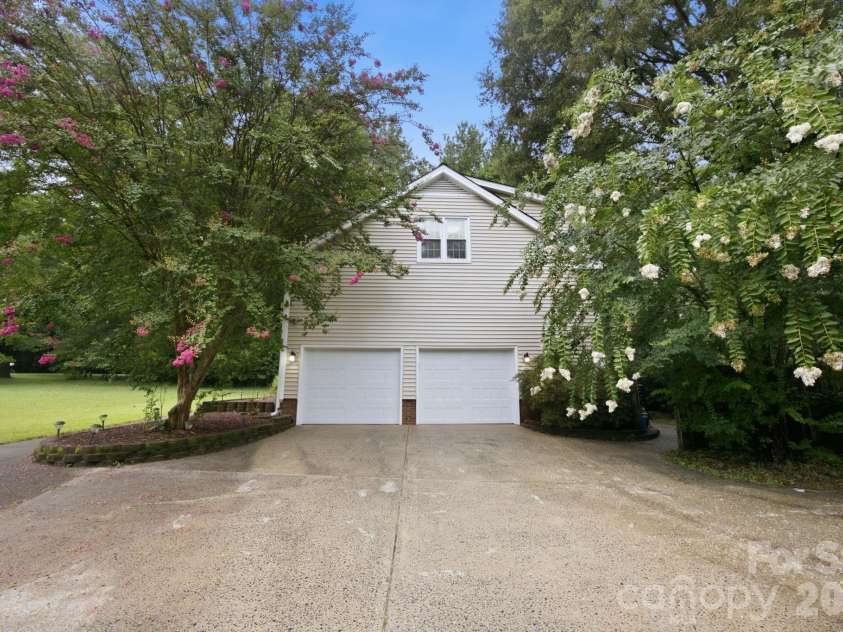115 Valley Glen Drive, Waxhaw, NC 28173.  MLS# CAR4406430, YatesRealty ID 39764. 
