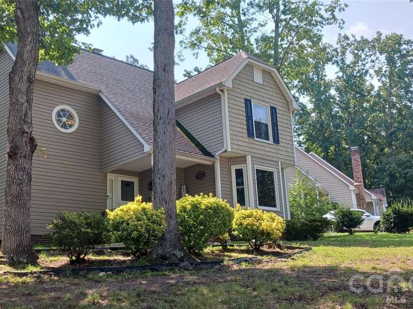 825 Raleigh Court, Gastonia, NC 28054.  MLS# CAR4406395, YatesRealty ID 39768. Angle Front