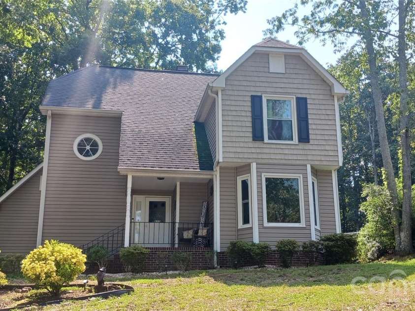 825 Raleigh Court, Gastonia, NC 28054.  MLS# CAR4406395, YatesRealty ID 39768. Front 2