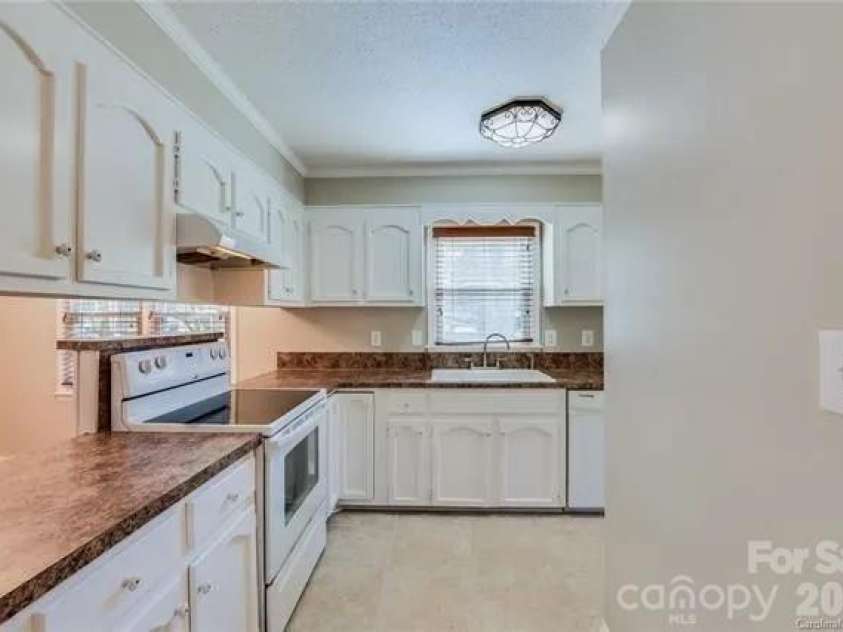 825 Raleigh Court, Gastonia, NC 28054.  MLS# CAR4406395, YatesRealty ID 39768. Kitchen2