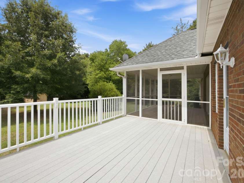 182 Robert Drive, Statesville, NC 28625.  MLS# CAR4406326, YatesRealty ID 39770. Back Deck