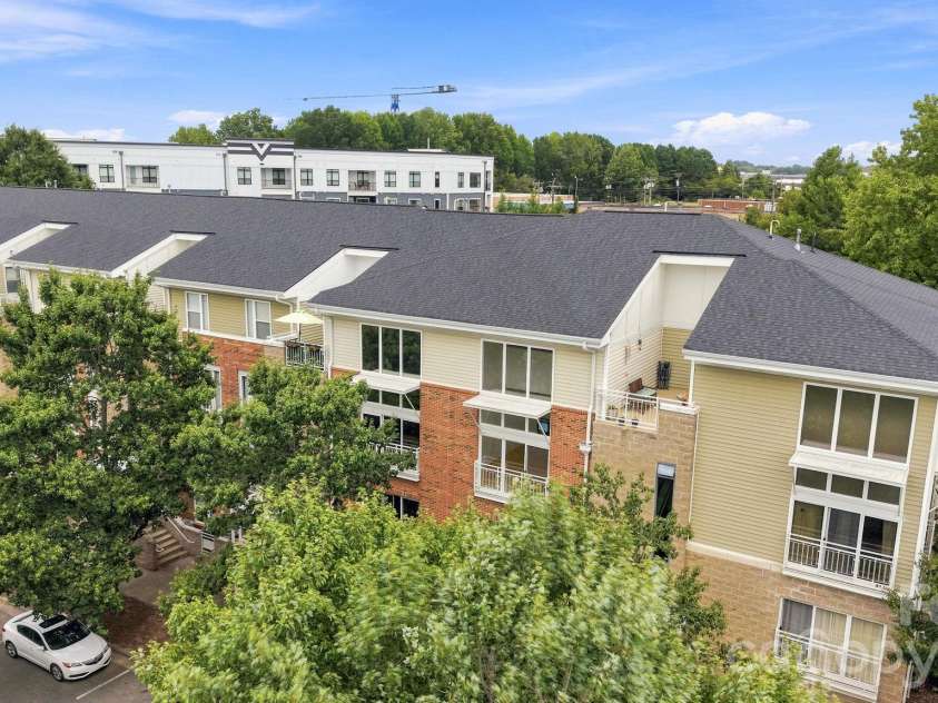 643 Raphael Place, Charlotte, NC 28205.  MLS# CAR4406320, YatesRealty ID 39771. 