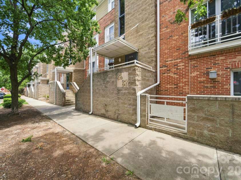 643 Raphael Place, Charlotte, NC 28205.  MLS# CAR4406320, YatesRealty ID 39771. 