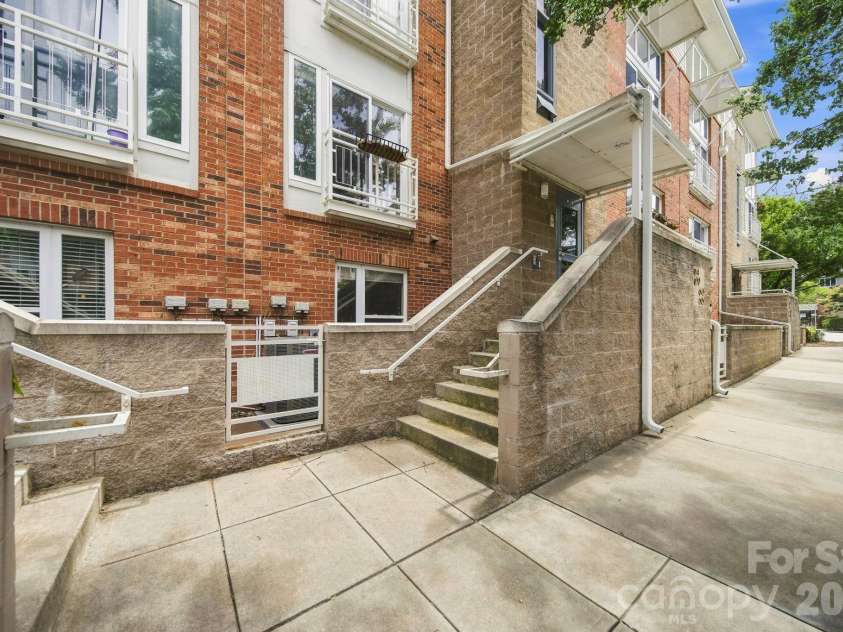 643 Raphael Place, Charlotte, NC 28205.  MLS# CAR4406320, YatesRealty ID 39771. 
