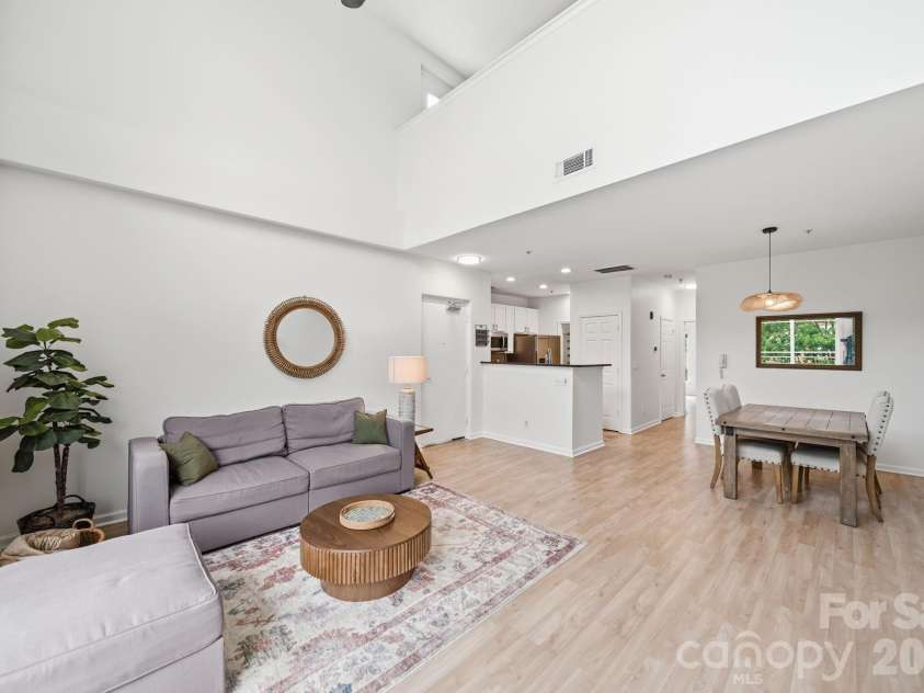 643 Raphael Place, Charlotte, NC 28205.  MLS# CAR4406320, YatesRealty ID 39771. 