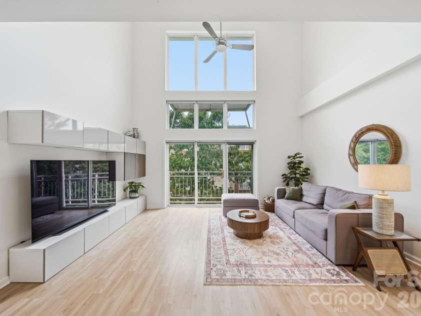 643 Raphael Place, Charlotte, NC 28205.  MLS# CAR4406320, YatesRealty ID 39771. 