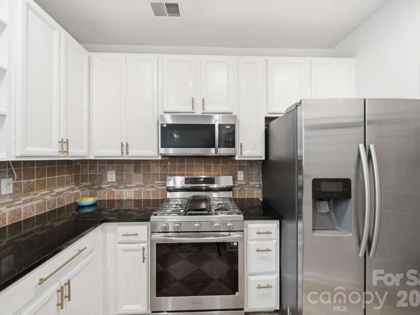 643 Raphael Place, Charlotte, NC 28205.  MLS# CAR4406320, YatesRealty ID 39771. 