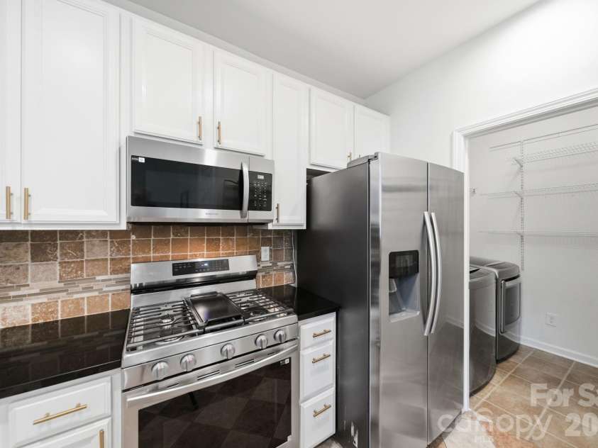 643 Raphael Place, Charlotte, NC 28205.  MLS# CAR4406320, YatesRealty ID 39771. 