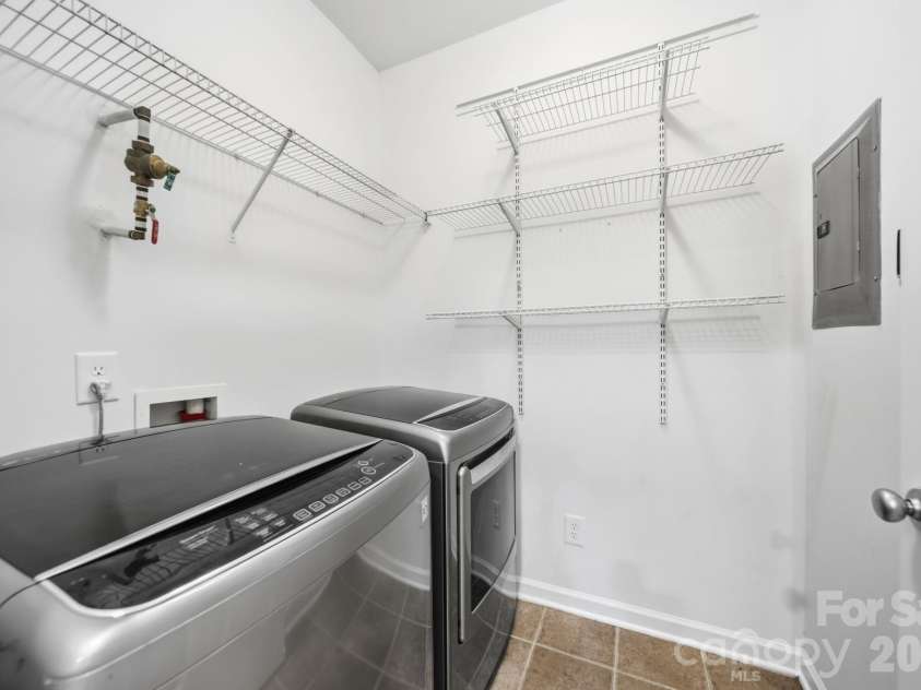 643 Raphael Place, Charlotte, NC 28205.  MLS# CAR4406320, YatesRealty ID 39771. 