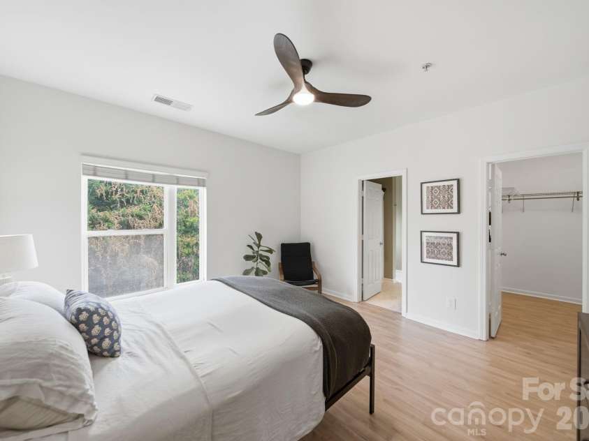 643 Raphael Place, Charlotte, NC 28205.  MLS# CAR4406320, YatesRealty ID 39771. 