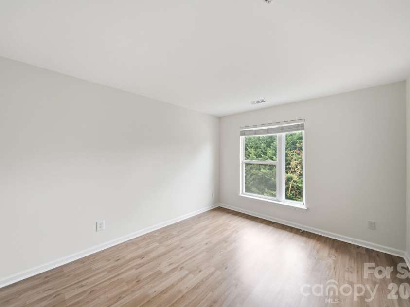 643 Raphael Place, Charlotte, NC 28205.  MLS# CAR4406320, YatesRealty ID 39771. 