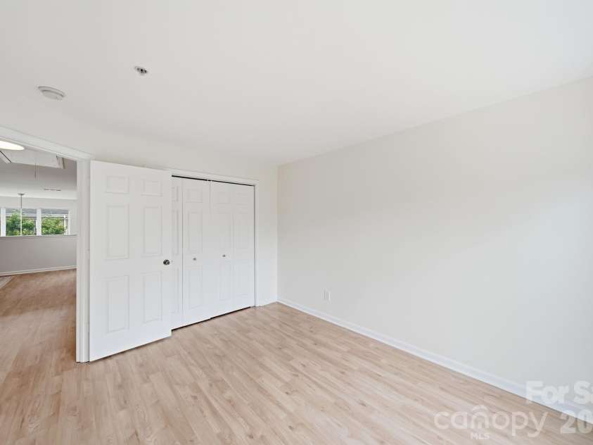 643 Raphael Place, Charlotte, NC 28205.  MLS# CAR4406320, YatesRealty ID 39771. 