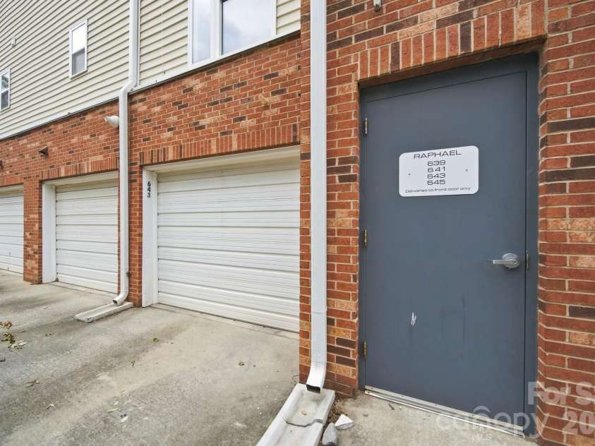 643 Raphael Place, Charlotte, NC 28205.  MLS# CAR4406320, YatesRealty ID 39771. 